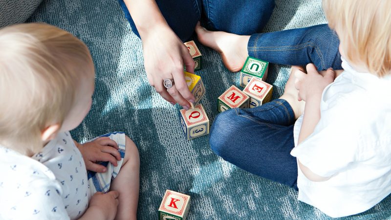 Uudessa tutkimuksessa ikäviä havaintoja: Lasten kotihoidon tuella onkin negatiivinen vaikutus äiteihin ja lapsiin