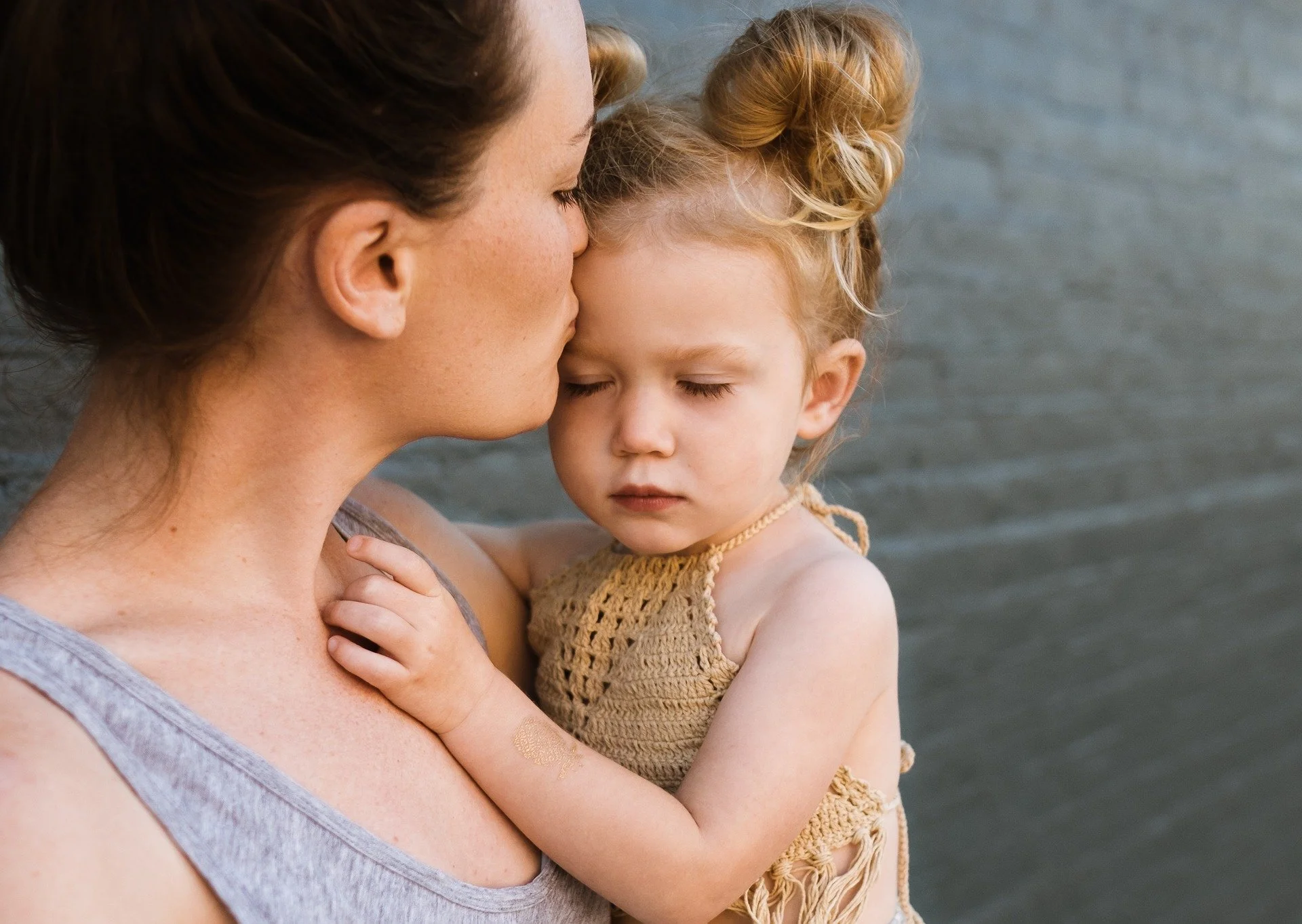 Nämä 8 äitiyteen liittyvää asiaa pitäisi normalisoida
