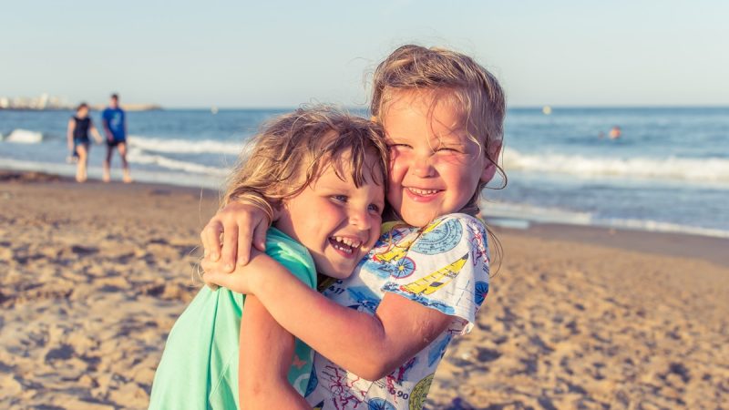 Positiivisen kasvatuksen luonut Tiia Trogen kertoo viisi asiaa, jotka vanhempien tulisi huomioida lastensa kanssa