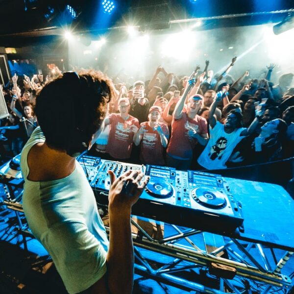 man playing black terminal mixer