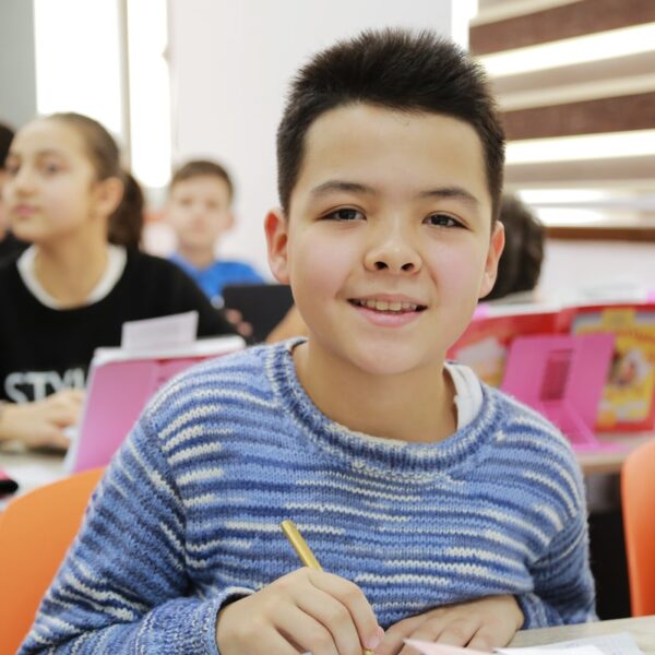 Koulun aloitus voi herättää lapsessa monenlaisia tunteita.