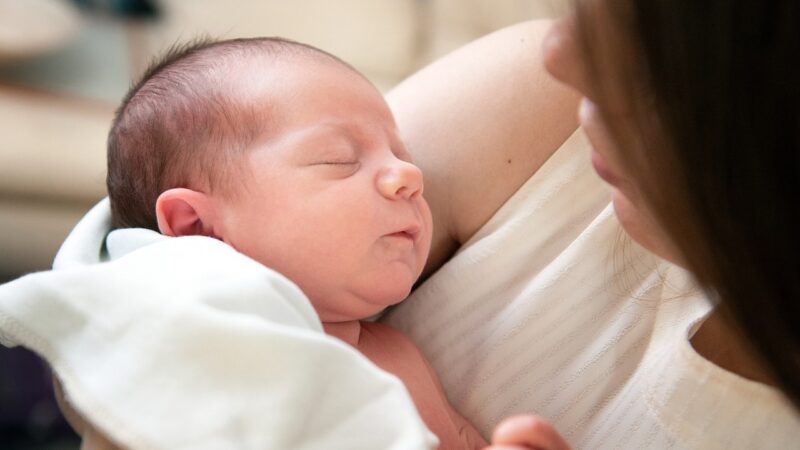 6 raakaa totuutta äideille elämästä vauvan kanssa!