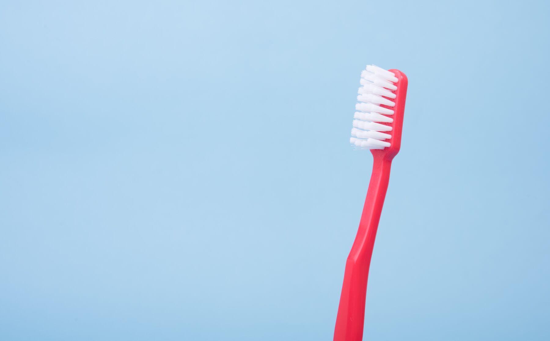 Muistisäännöt ja vinkit lasten hampaiden pesuun – hammaslääkäri huolissaan yhdestä tavasta