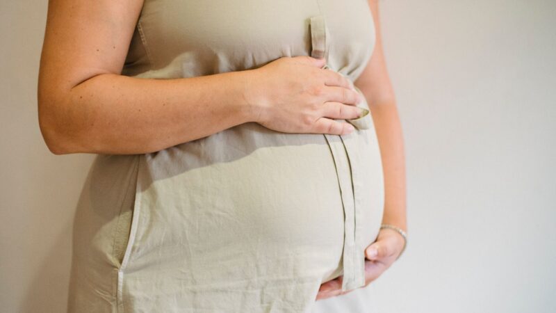 Toinen raskaus voi alkaa näkyä aiemmin – tästä se johtuu
