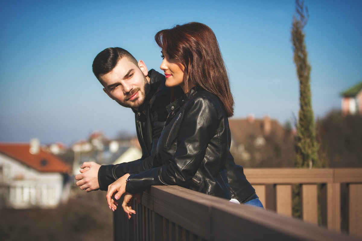Terapeutti kertoo: Onko ihastuminen parisuhteessa ok?