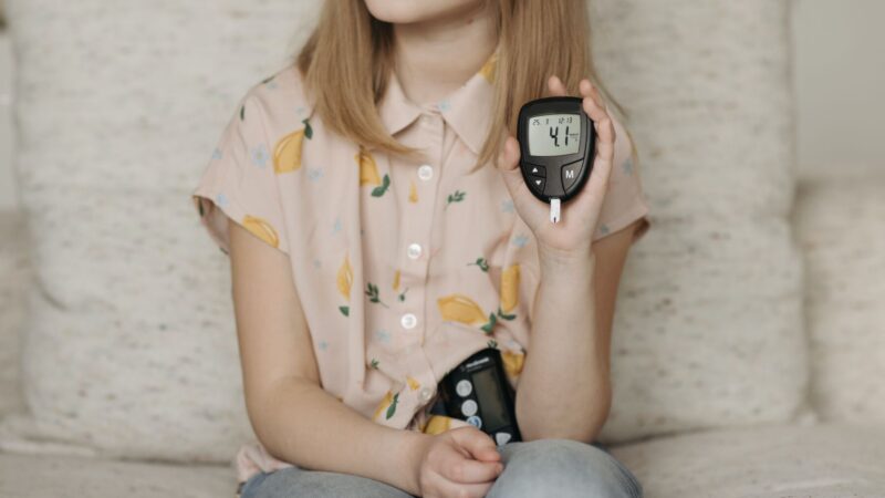 Puhelin on koulussa välttämätön apuväline diabeteslapsille