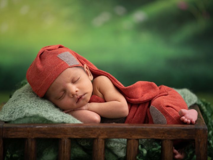Tiedätkö, miksi vauvat hymyilevät nukkuessaan?