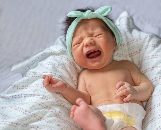 Kadehditko vanhempia, joiden vauva nukahtaa helposti?