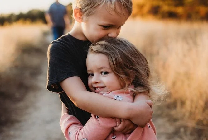 Onko lapsi onnellisempi, jos hänellä on sisaruksia?